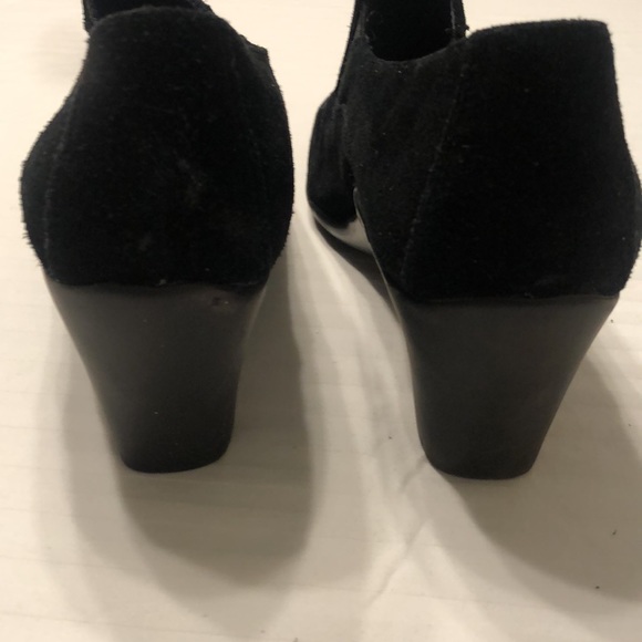 Women’s size 8 aerosoles black leather booties style at last with side zipper - Picture 5 of 15